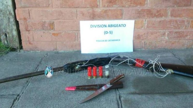 Secuestran un arma de fuego y un arma blanca
