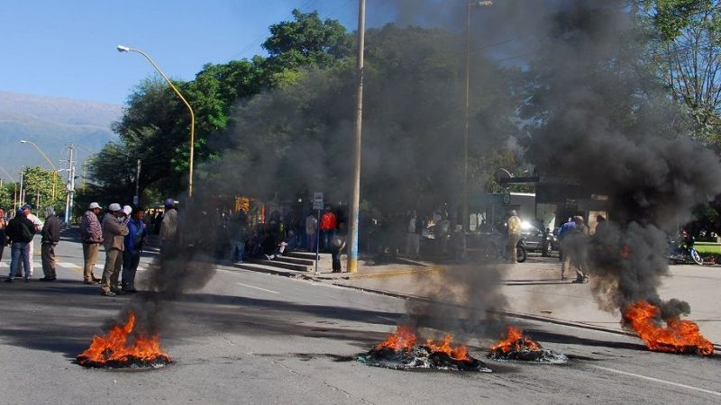 Bloquean ingreso al CAPE