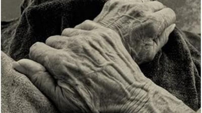 Policías asistieron a dos abuelos en estado de abandono