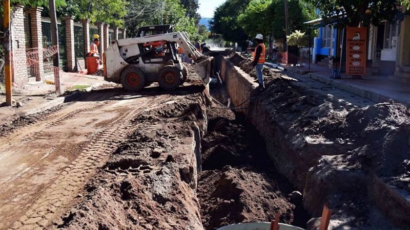 Reparación vial y obra de cloacas en FME
