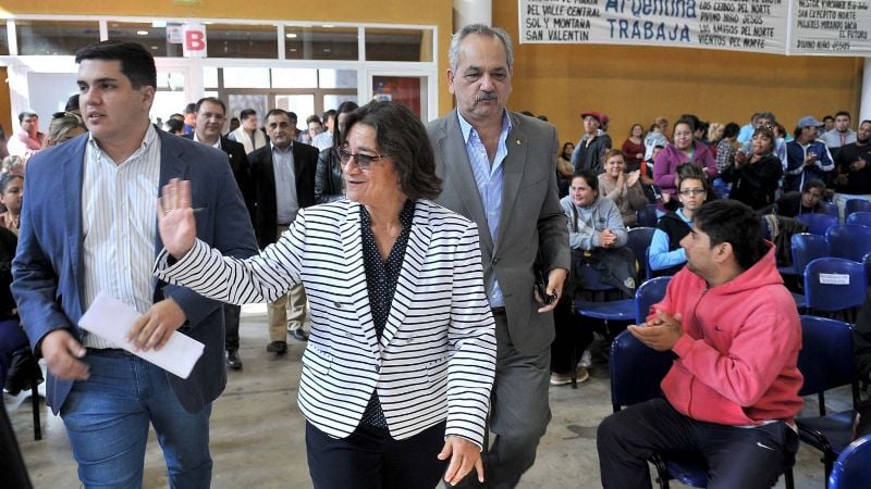 Lucía entregó indumentaria y elementos a cooperativistas