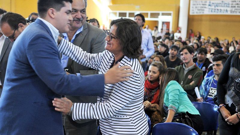 Lucía entregó indumentaria y elementos a cooperativistas