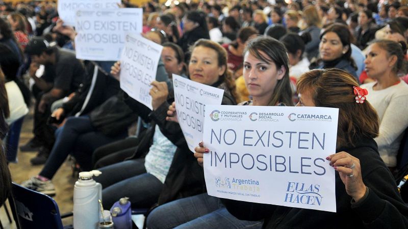 Lucía entregó indumentaria y elementos a cooperativistas