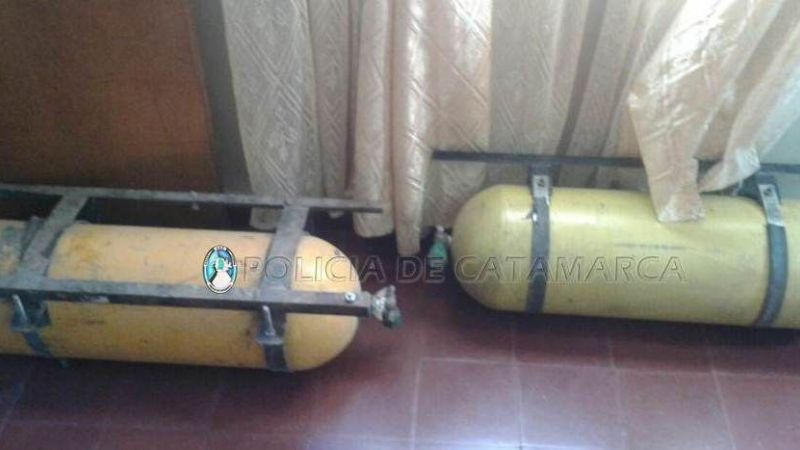 Desbaratan un “desarmadero” y encuentran armas