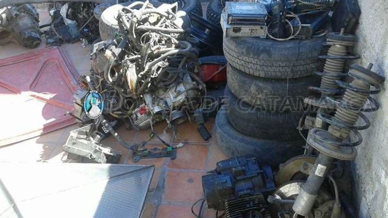 Desbaratan un “desarmadero” y encuentran armas