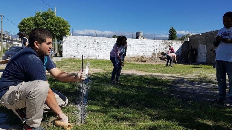 Transforman un baldío en un campo deportivo