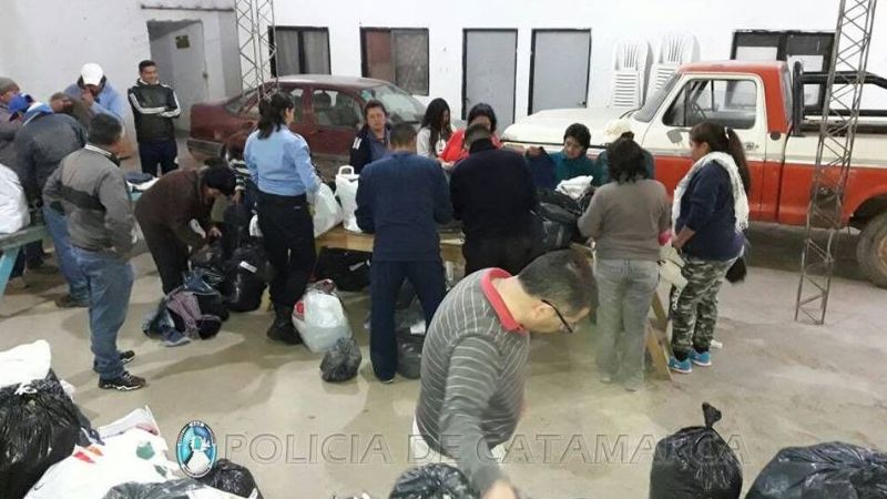 La policía entregó donaciones