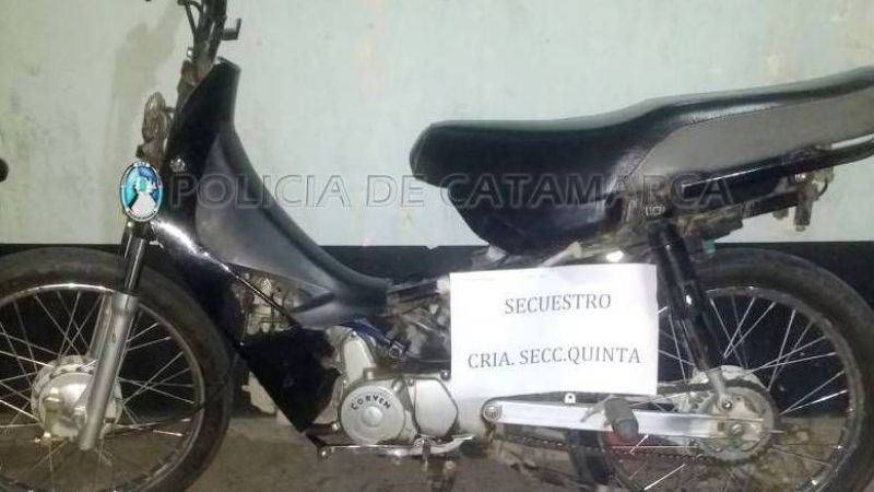 Dos niños circulaban en moto robada