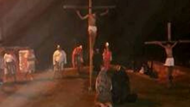 Vía Crucis viviente en El Alto