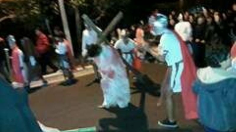 Vía Crucis viviente en El Alto