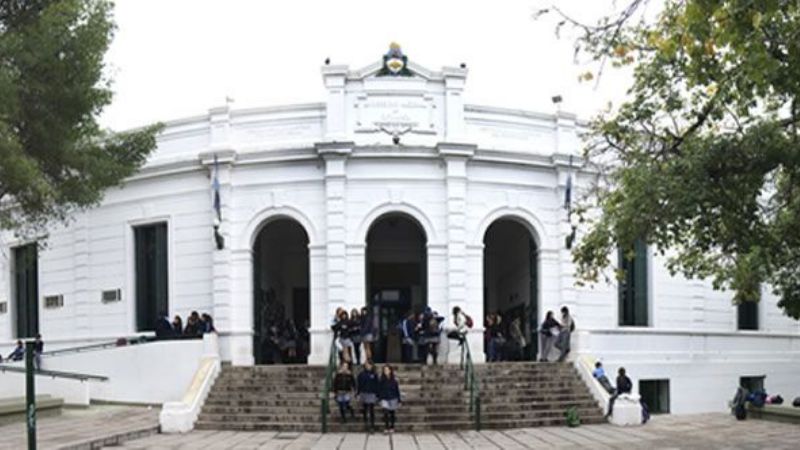 Becas de ayuda económica “Minera El Altiplano”