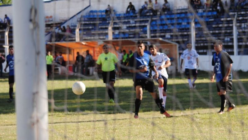 Goleó “la Villa” y el CAI se lo dio vuelta a Sureños
