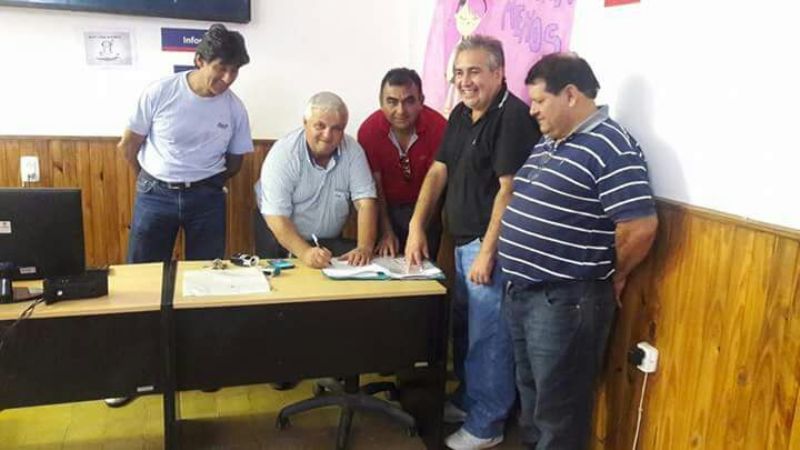 Museo de Malvinas: el Intendente de Icaño donó materiales