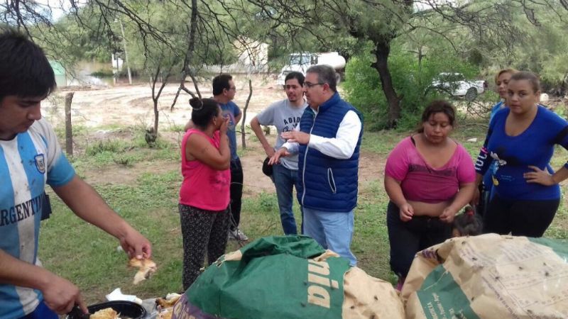 Asisten a familias del Bajo Hondo