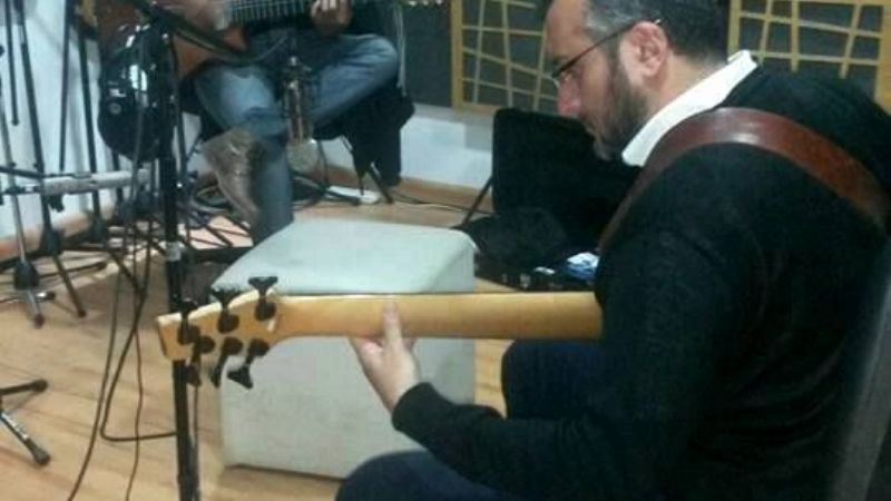 Evelin comenzó a grabar su primer material discográfico