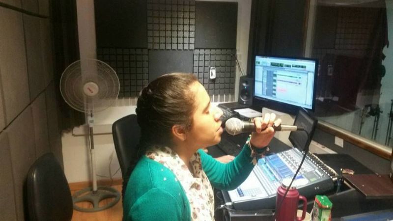 Evelin comenzó a grabar su primer material discográfico