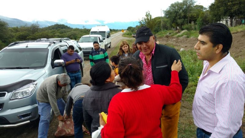 El senador Cordero entregó donaciones