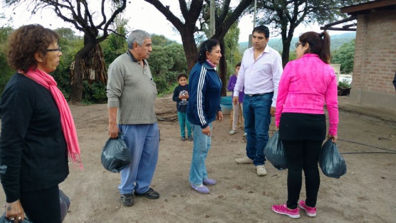 El senador Cordero entregó donaciones