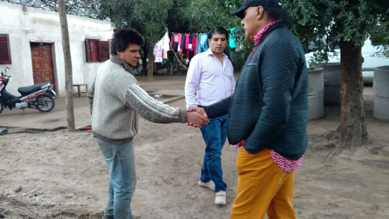 El senador Cordero entregó donaciones