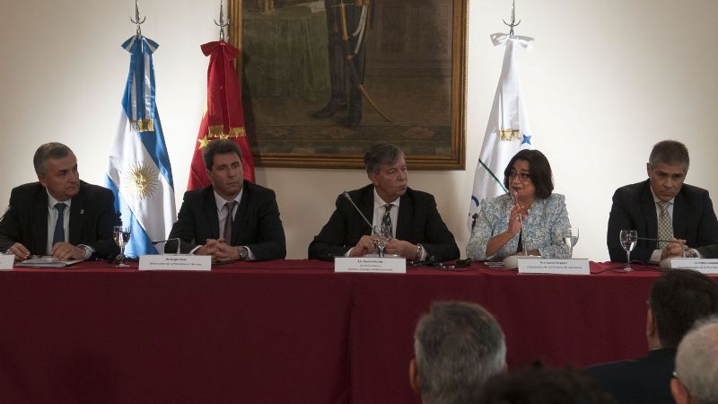 Lucía disertó sobre minería