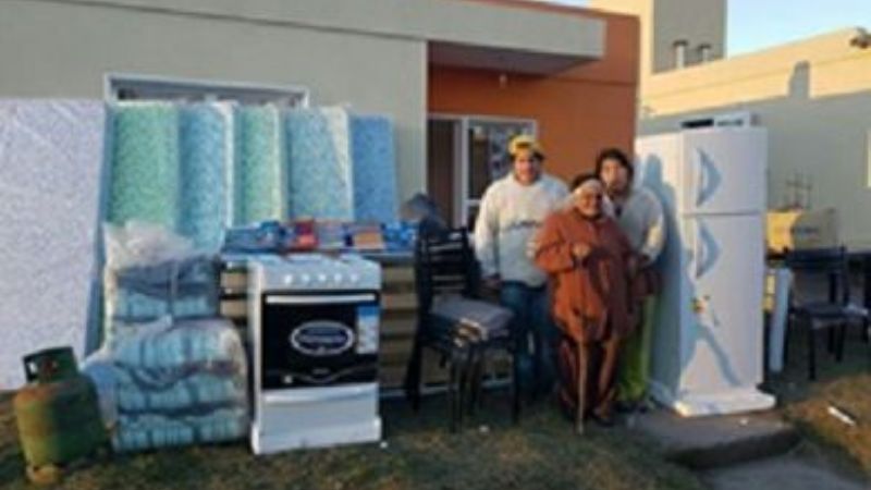 Ayudan a familias de escasos recursos en Aconquija