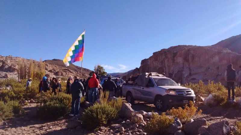 Miembros de la comunidad diaguita frenaron el paso de mineros