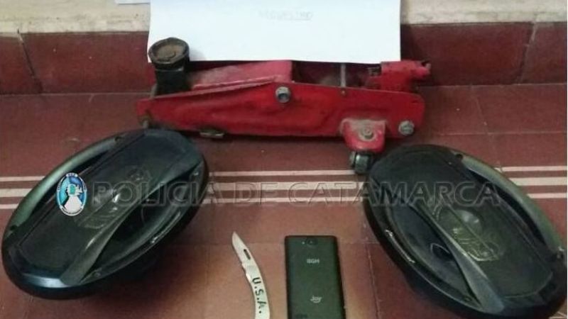 Demoran a dos adolescentes con elementos de dudosa procedencia