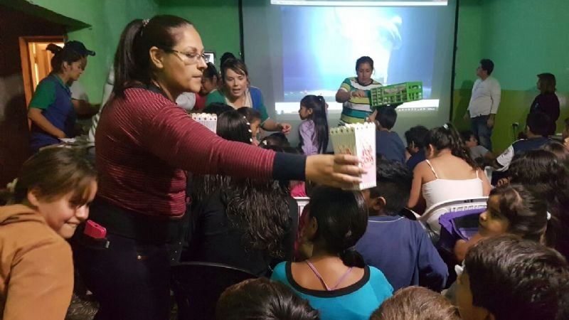 Sumalao tuvo una tarde de fiesta con el Cine Móvil
