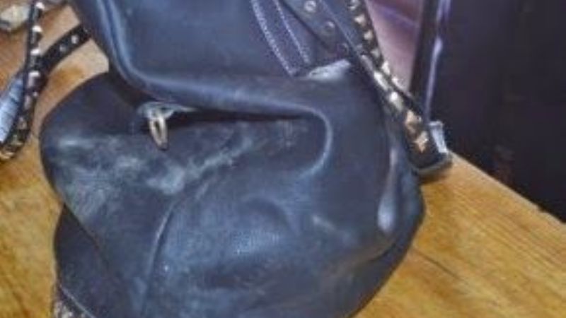 Demoran a un adolescente con una cartera