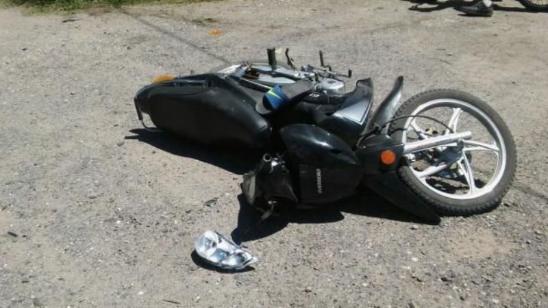 Iban 4 en una moto y chocaron