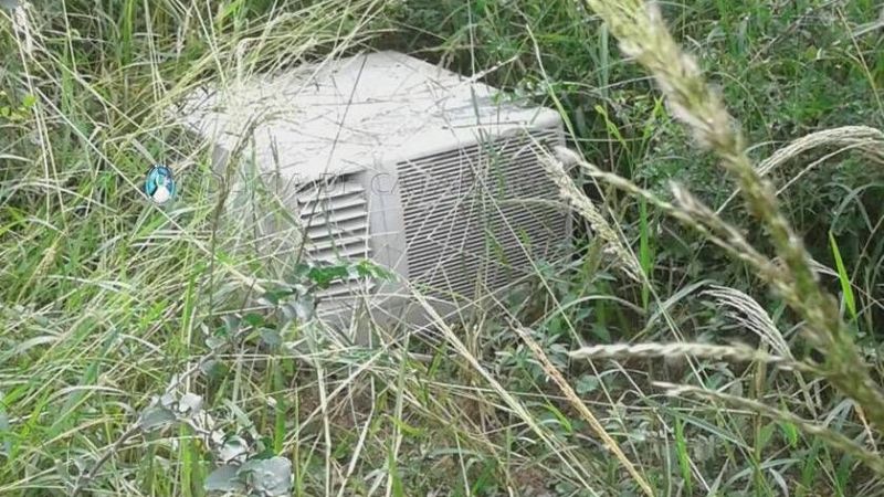 Encuentran un aire acondicionado en un descampado