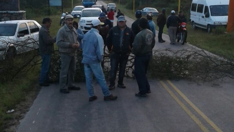 Municipales de El Alto cortan ruta 42