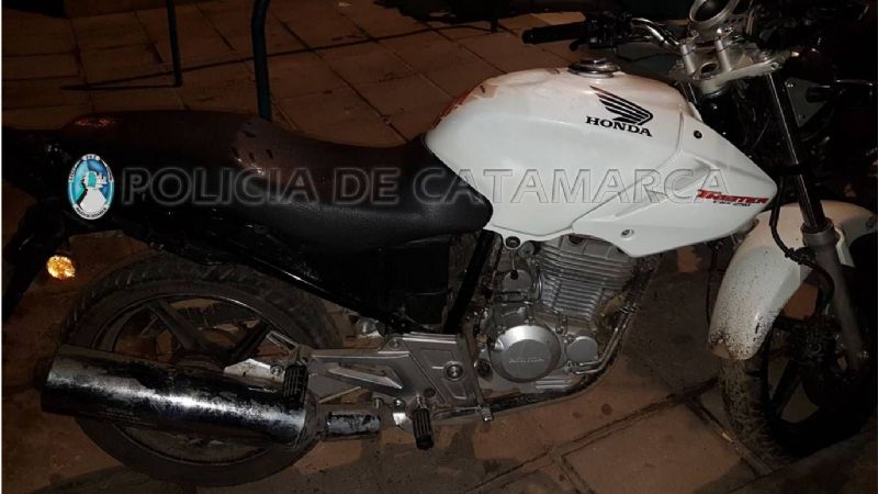 Dañaron un móvil policial