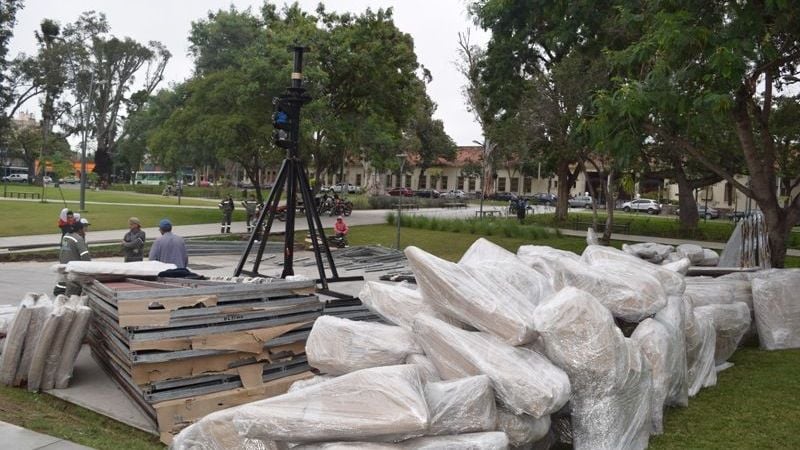 Se está armando el nuevo Carrusel en La Alameda