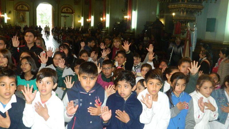 Homenaje de las escuelas municipales del Valle Central