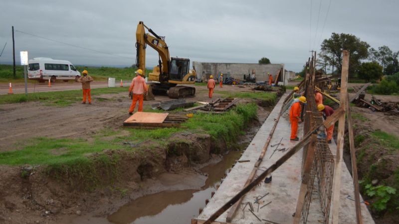 Avanza la construcción del puente sobre el Río Bañado de Ovanta