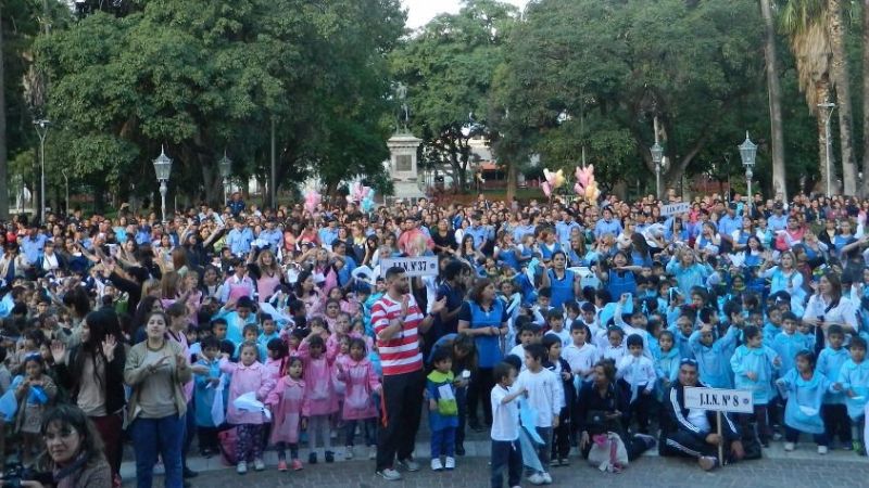 Alegre y multitudinario homenaje de los jardines de infantes a la Virgen