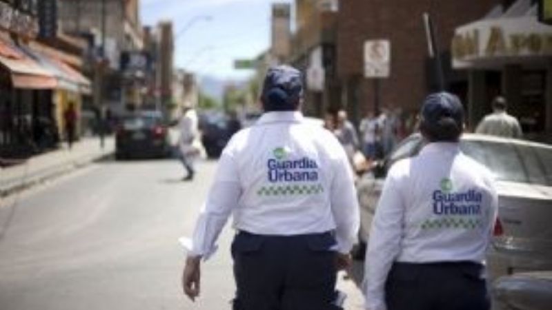 Dos agentes de la Guardia Urbana aprehendieron a ladrón