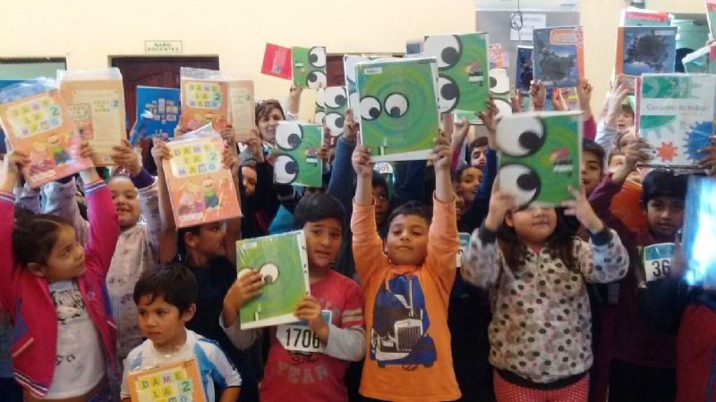 Entregaron material didáctico