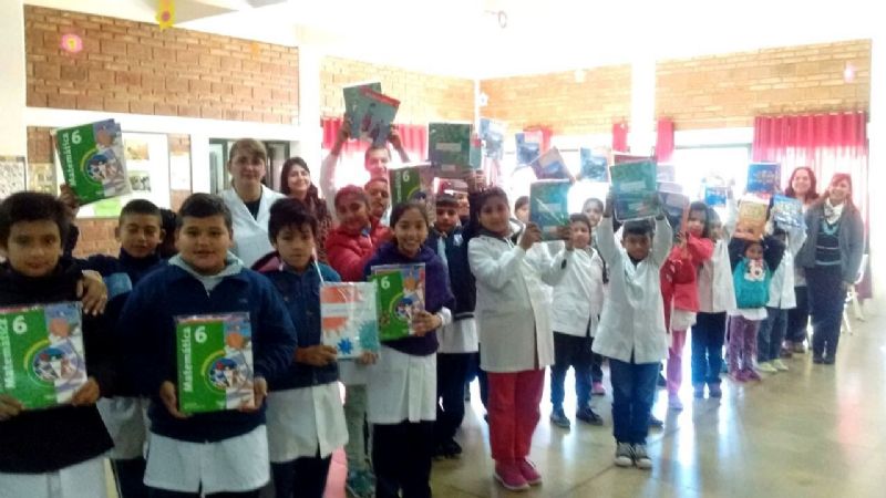 Entregaron material didáctico