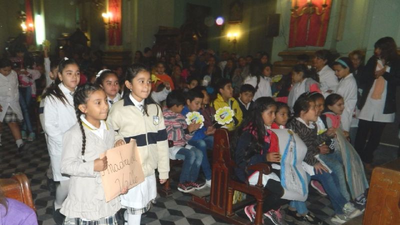 Los chicos de las escuelas primarias colmaron la Catedral