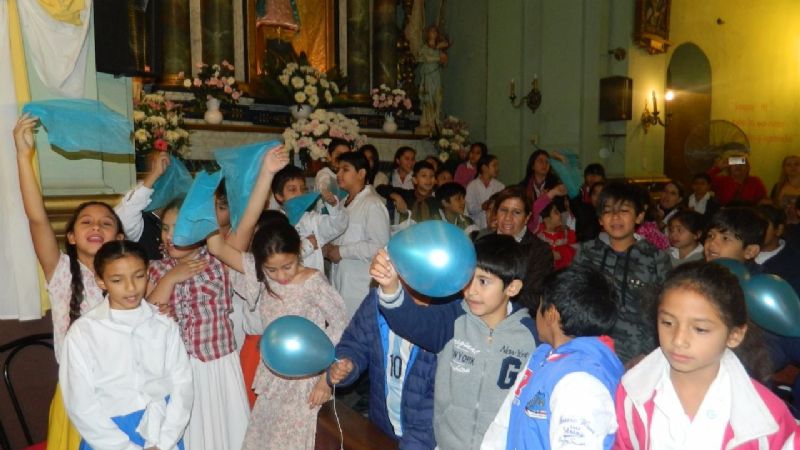 Los chicos de las escuelas primarias colmaron la Catedral