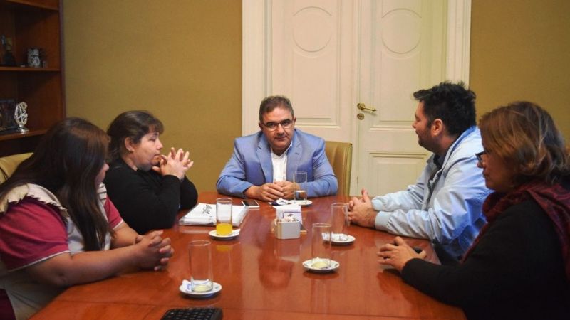 Traslado de escuelas municipales al edificio de la feria