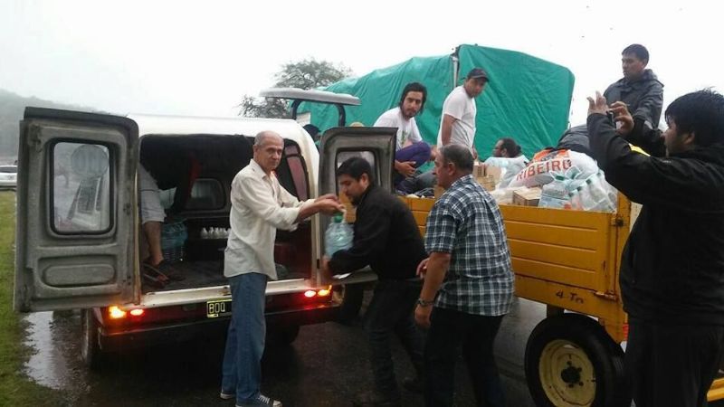 Senadores asistieron a vecinos afectados por el temporal