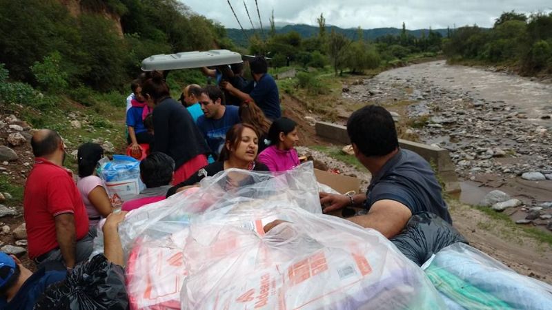 Senadores asistieron a vecinos afectados por el temporal