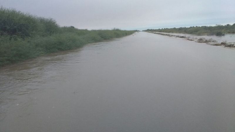 La ruta 60 tapada por el agua