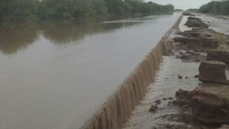 La ruta 60 tapada por el agua