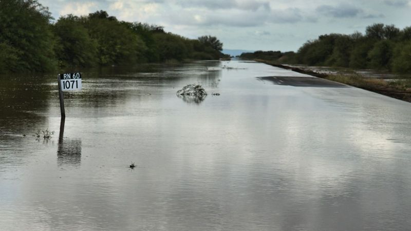 Lucía recorrió zonas afectadas por la tormenta