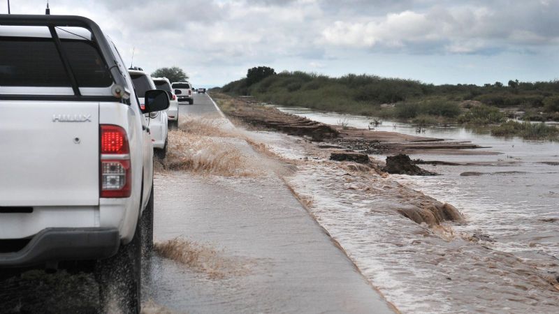 Lucía recorrió zonas afectadas por la tormenta