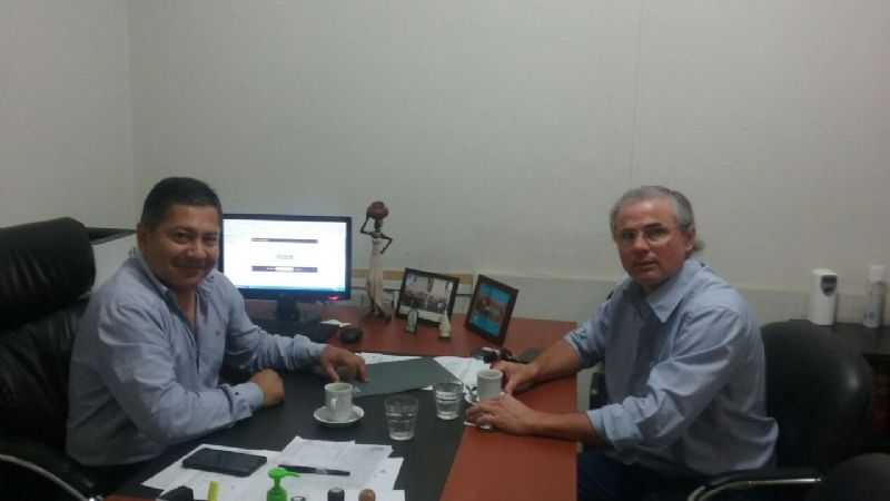 El senador Fernández con el titular del Registro Civil